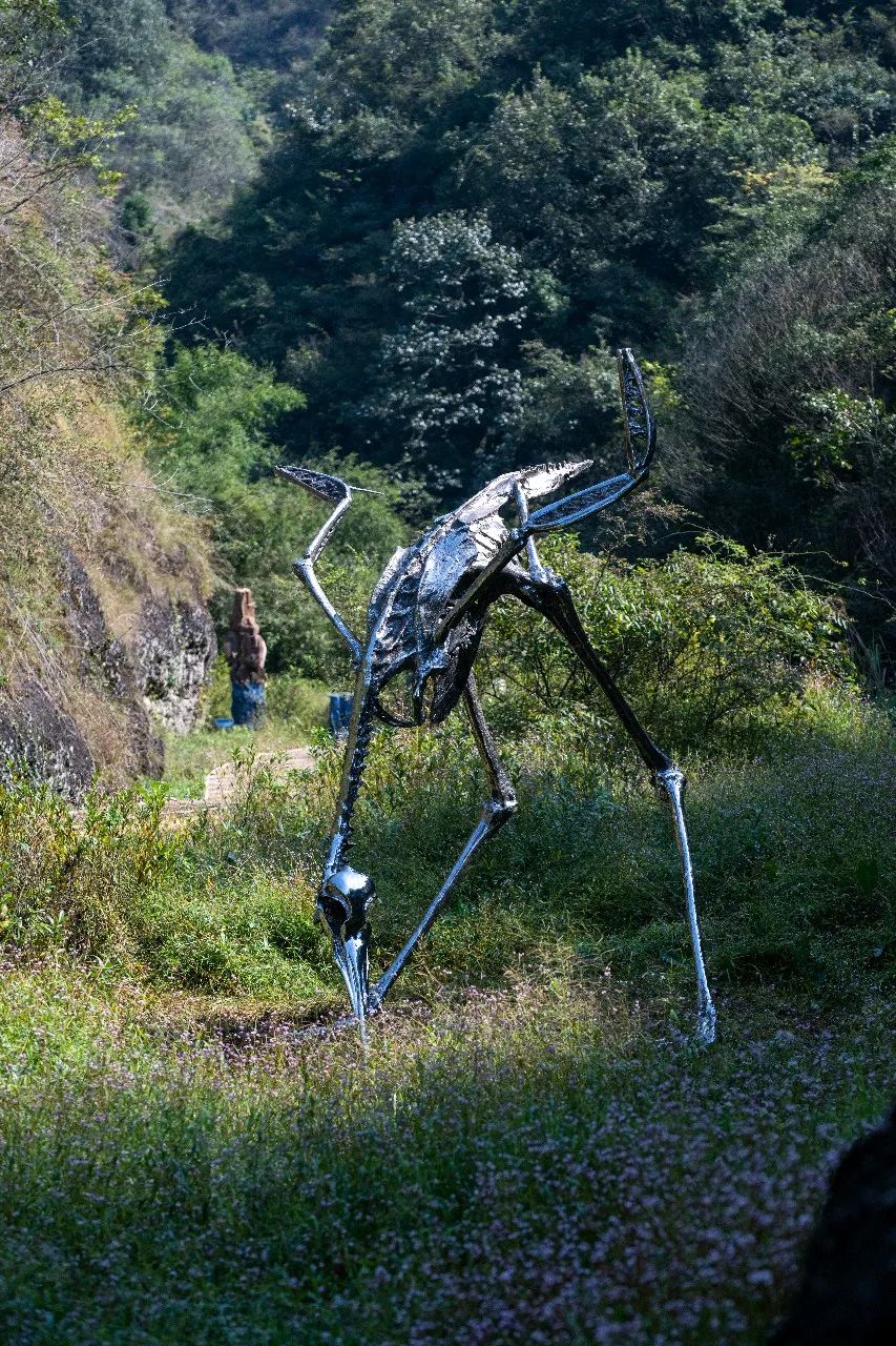 《候鸟》 500cm&times;400cm&times;400cm 雕塑 2019年