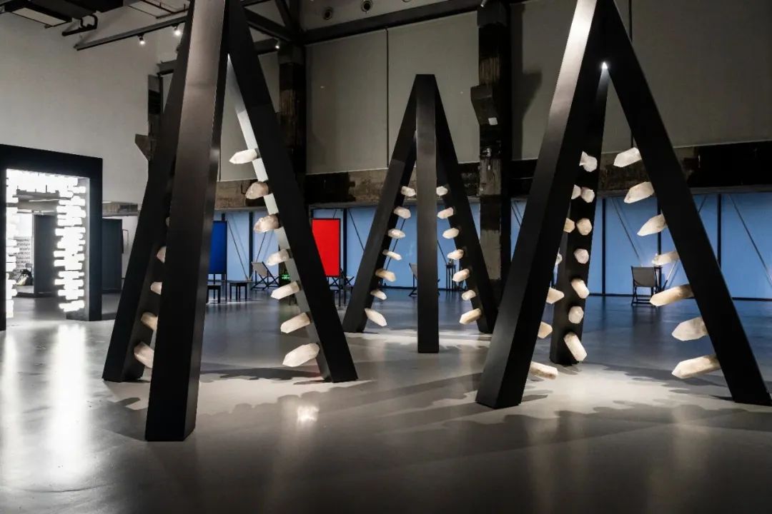 “玛丽娜·阿布拉莫维奇：能量转换”艺仓美术馆展览现场 图片致谢：艺仓美术馆、里森画廊