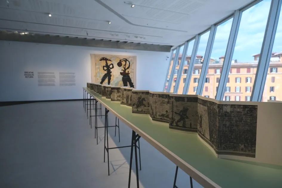 《Breathe Dissolve Return》展览入口处