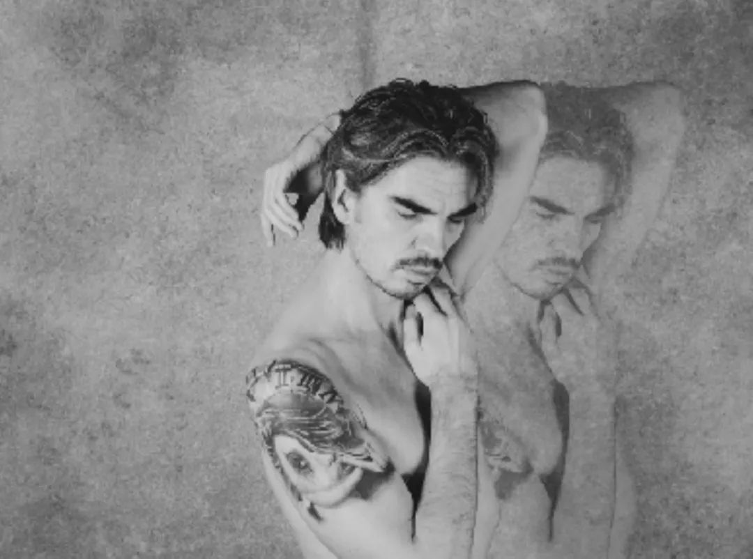 静默对话 - 我和我自己 摄影、混合媒介 148 x100 cm 2021