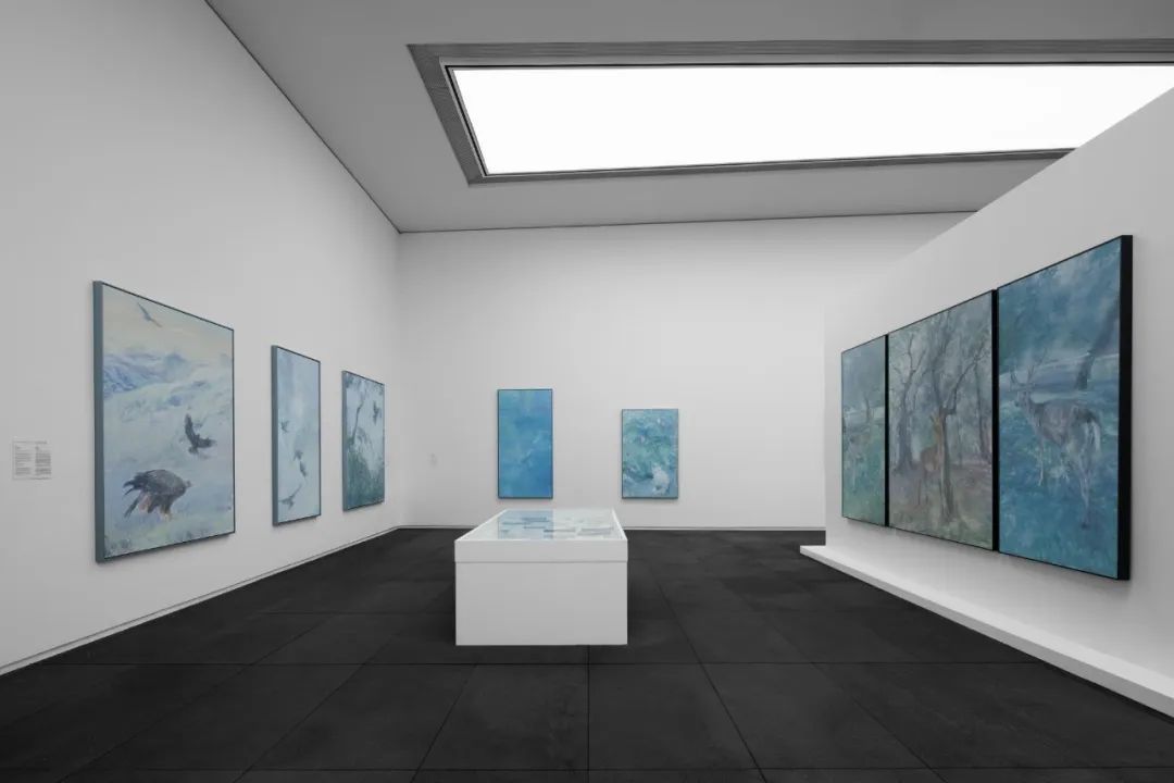 “现在就唱歌：何多苓艺术展”现场 艺术家和应空间当代艺术中心惠允
