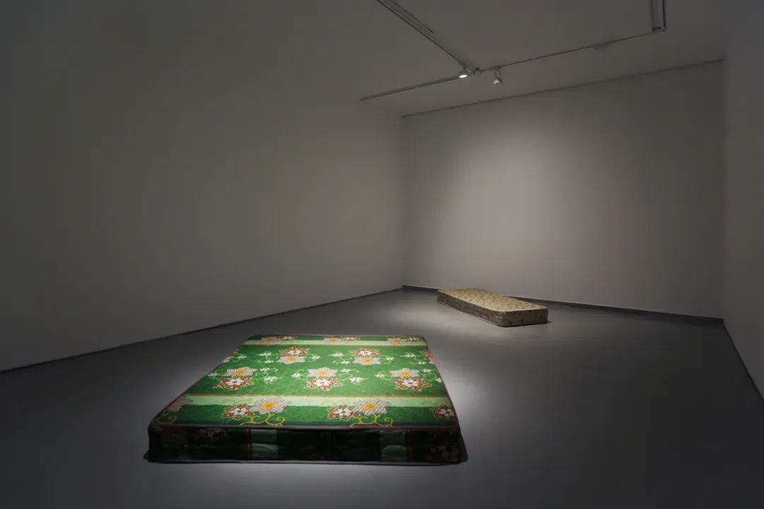 《音响床垫》 《张培力：仅存的诗意》展览现场