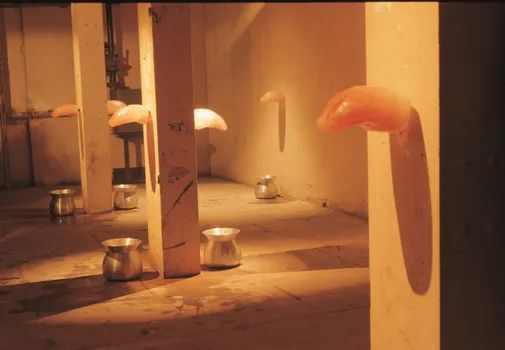 ▲沈远《白费口舌》 冰、刀,尺寸可变,1994 © ADAGP Shen Yuan