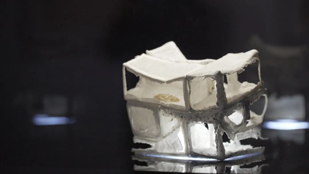 &ldquo;大浪淘金&mdash;&mdash;方力钧艺术展&rdquo;现场 苏州金鸡湖美术馆