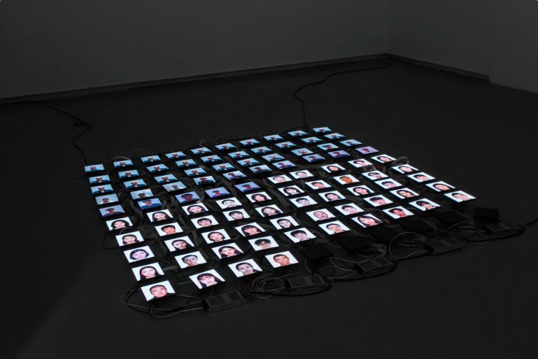 《标准像》 《张培力：仅存的诗意》展览现场