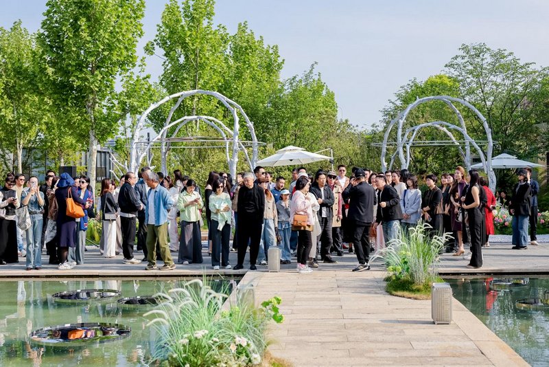 艺术家潘微现场创作