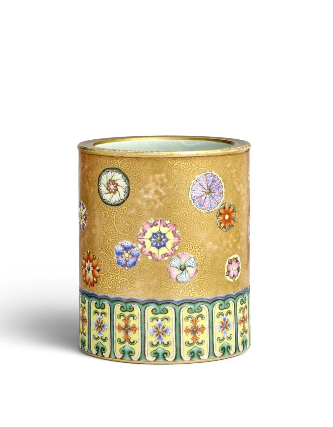 珍罕洋彩描金卷草皮球花纹笔筒