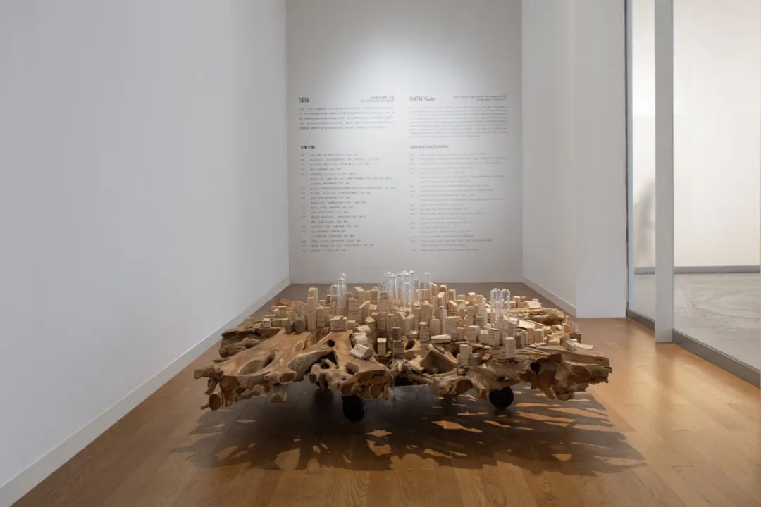 ▲沈远《城中村,村中城》 多种材料,240 × 230 × 100 cm,2025