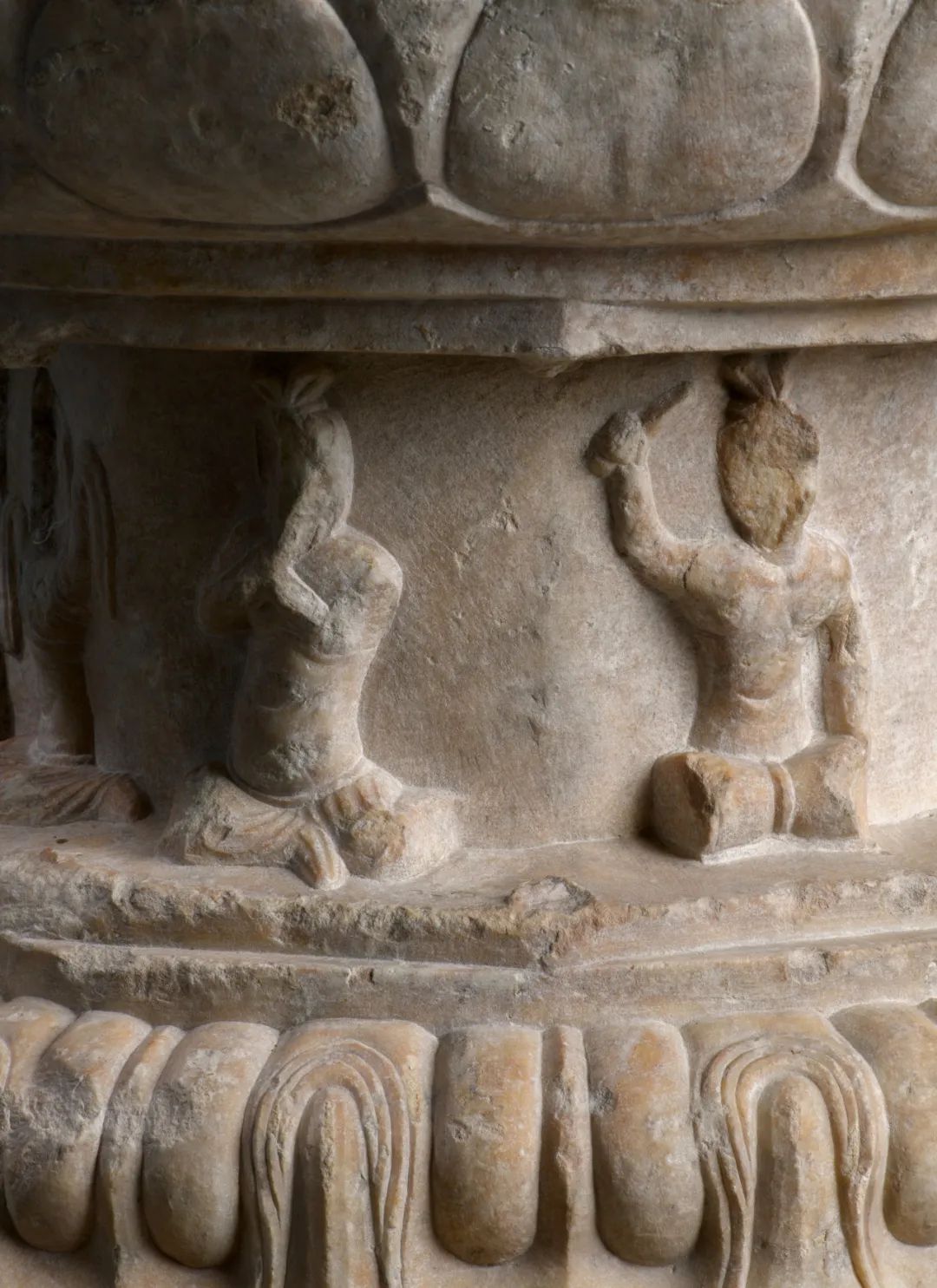 大理石弥勒倚坐像 隋/初唐 七世纪