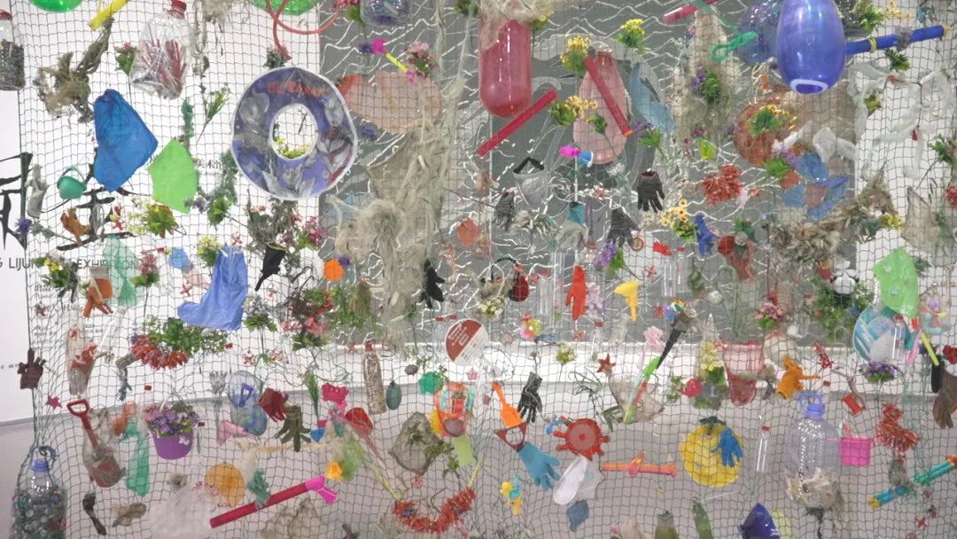 「大浪淘金:方力钧艺术展」展览现场 苏州金鸡湖美术馆,2026