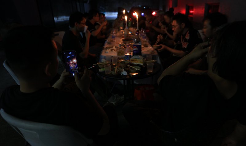 深圳观澜特色烛光柴火鸡开幕晚宴进行中