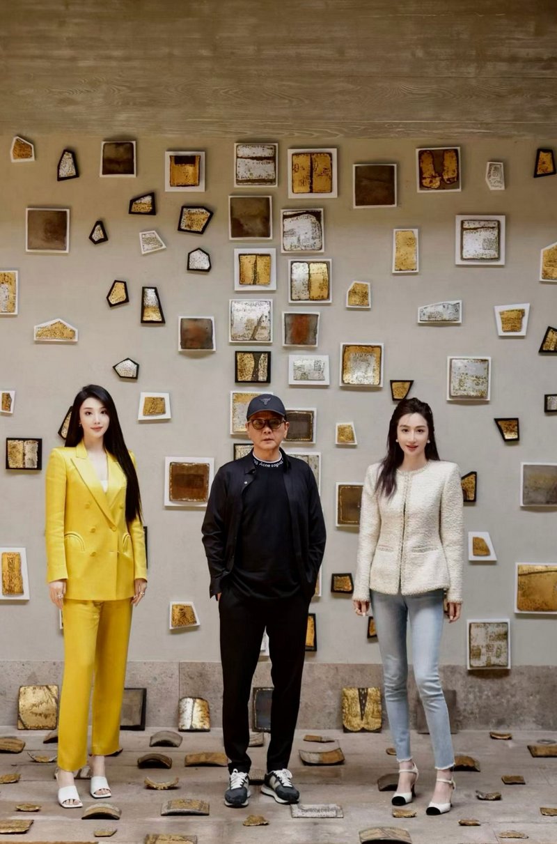 揉云坊代表年年（左） 艺术家潘微（中） MOZ SPACE摩兹设计创始人与艺术生活策展人林芝Elyn Lin女士（右）