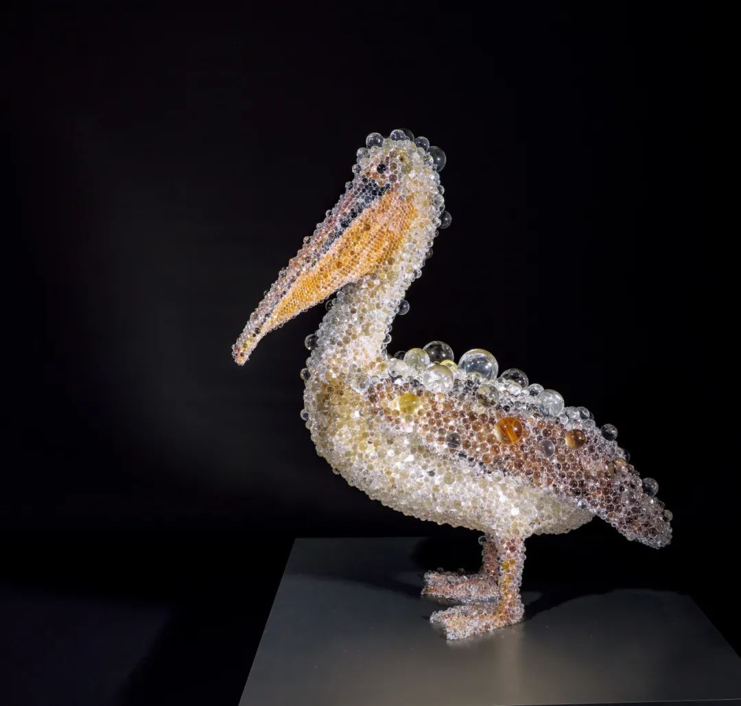 LOT 112 名和晃平 《PixCell-鹈鹕》 2019年作 综合媒材 雕塑 47 x 83.5 x 91 cm.