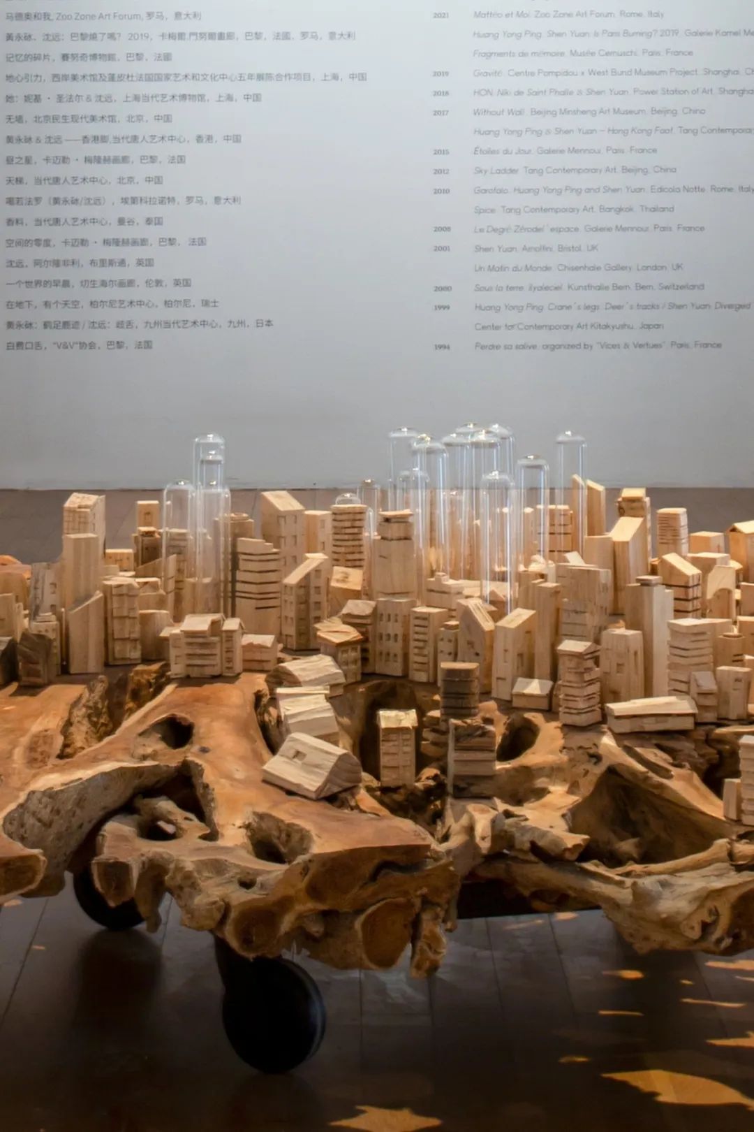 ▲沈远《城中村,村中城》局部 多种材料,240 × 230 × 100 cm,2025