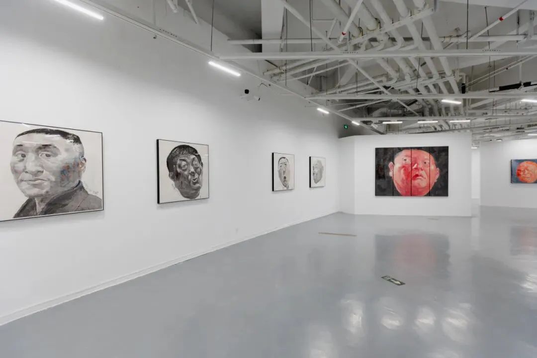 &ldquo;大浪淘金&mdash;&mdash;方力钧艺术展&rdquo;现场 苏州金鸡湖美术馆