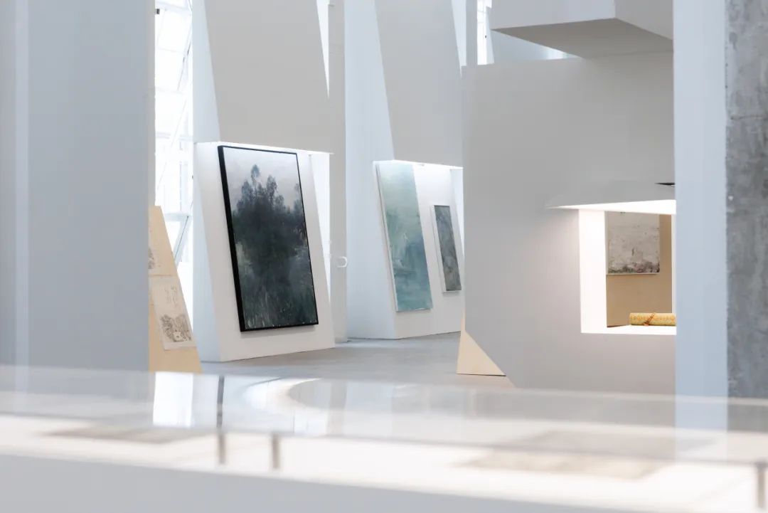 “笔墨与痕迹:何多苓、林海钟、严善錞三人展”展览现场