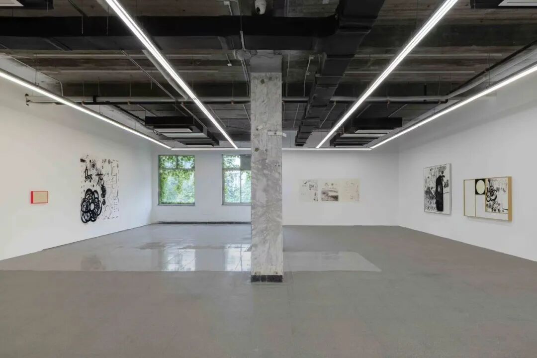 《许炯:如花如火如我如蝉》现场 亚纪画廊 2026画廊周北京艺访单元