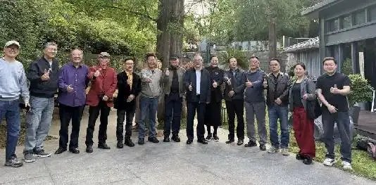 出席学术研讨会嘉宾合影