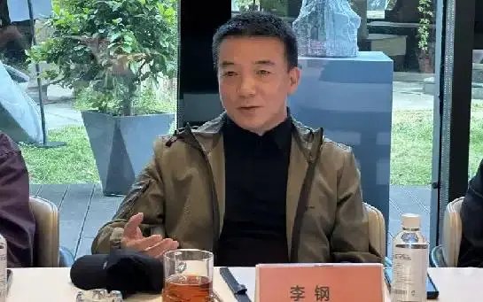 雕塑家李钢