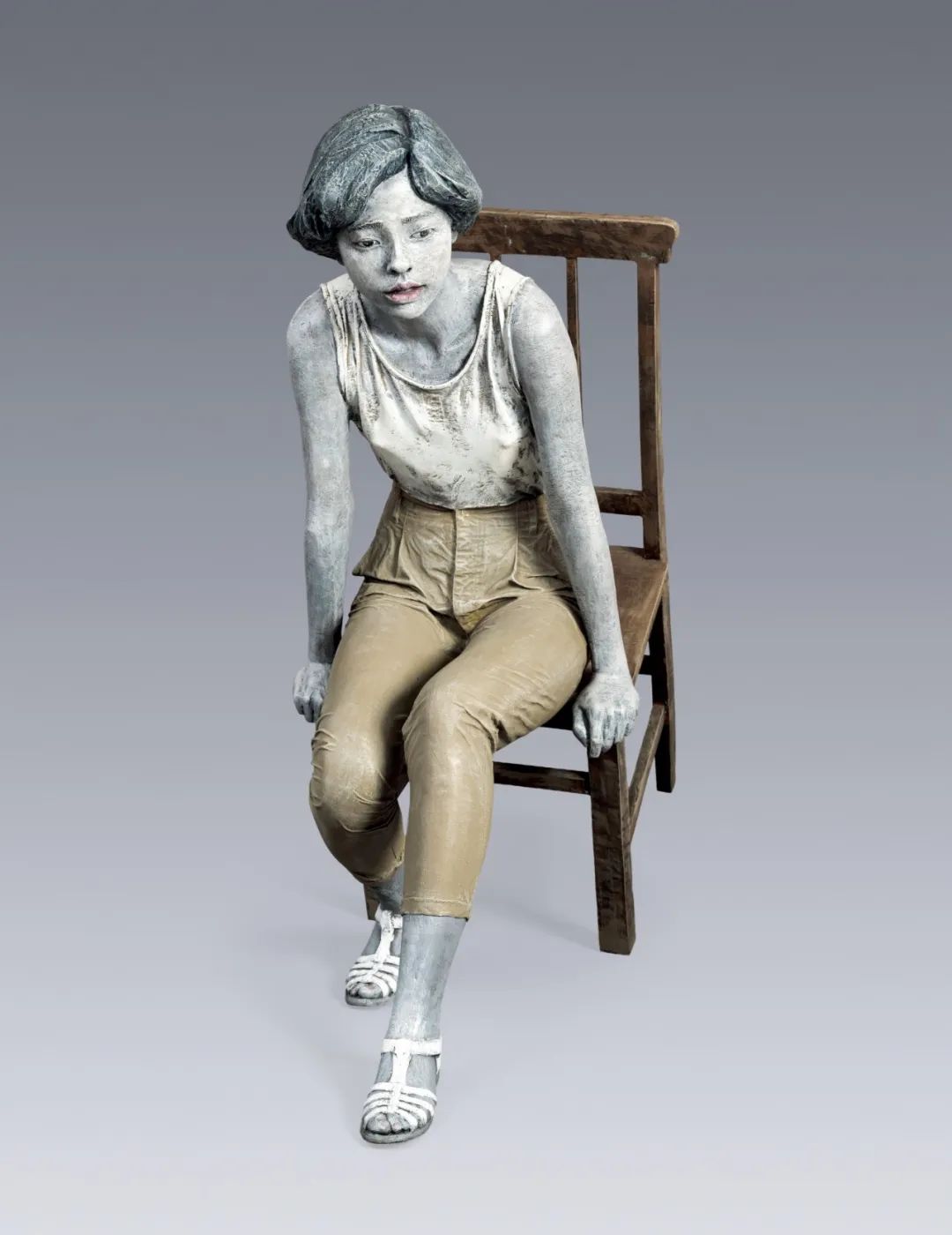 展望《坐着的女孩》 1990年 着色 铜雕 6/8 130&times;110&times;49cm.