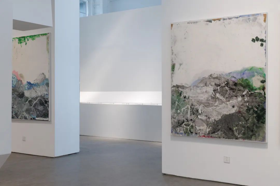 “笔墨与痕迹:何多苓、林海钟、严善錞三人展”展览现场