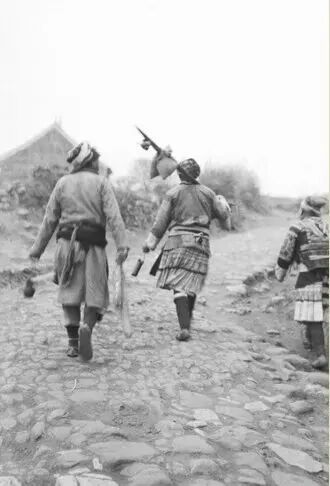 芮逸夫,“花苗赶集”,1940年1月,贵州 台北:中研院史语所民国时期西南民族田野影像档案