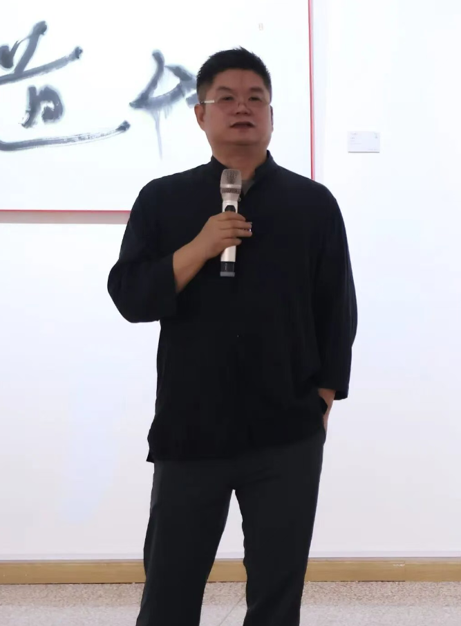 本次展览作者、艺术家王清州答谢致辞