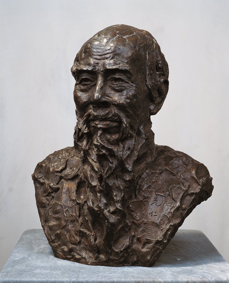 张充仁 《齐白石》 铜 17×30×36cm 1946 上海油画雕塑院藏