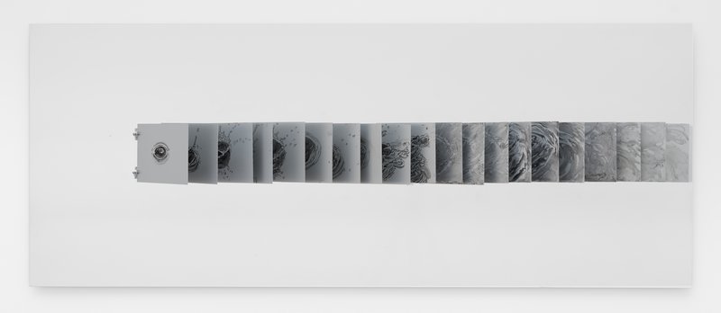 刘毅个展《倒影离开水面之后》展览现场,大华银行,2026 照片由香格纳画廊提供 Image courtesy of ShanghART