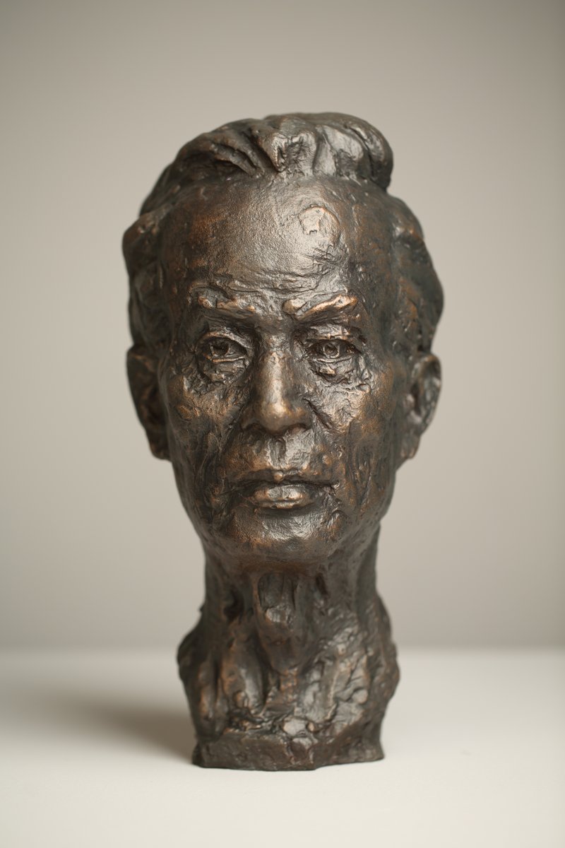 严孟雄 《吴大羽像》 铸铜 20×22×32cm 1980 上海油画雕塑院藏