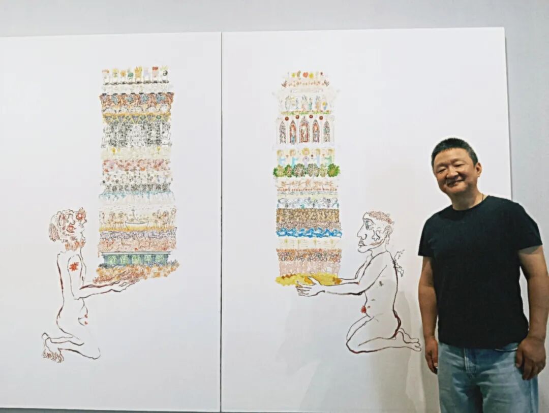 艺术家欧阳春在展览“涅槃”现场,2026,摄影:丁晓洁