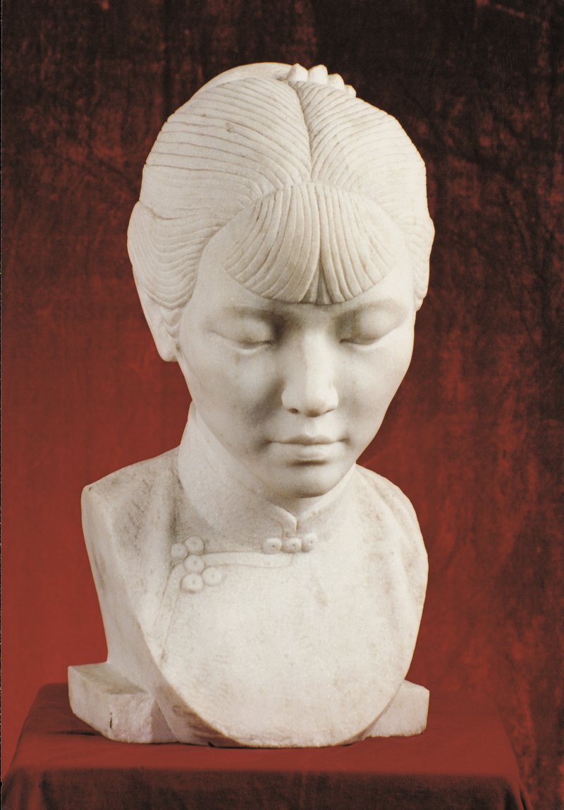李枫 《新嫁娘》 汉白玉 25×18×50cm 1977 上海油画雕塑院藏