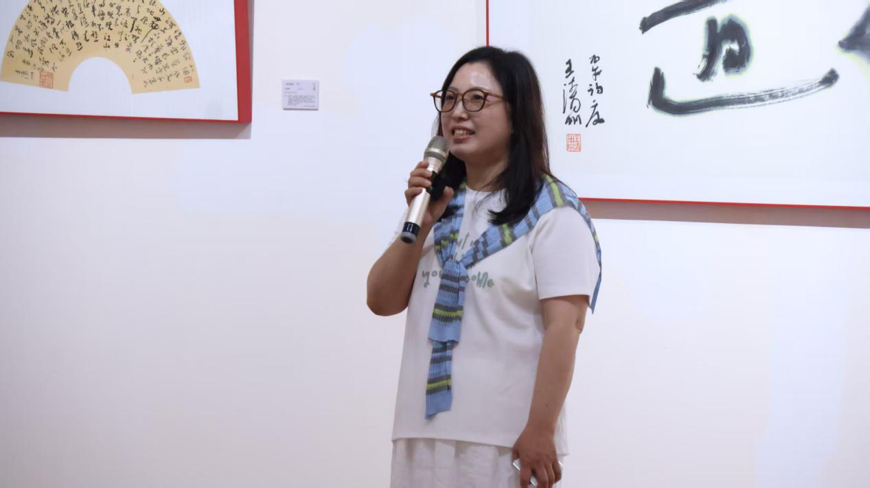 著名韩国书画家金美兰致辞