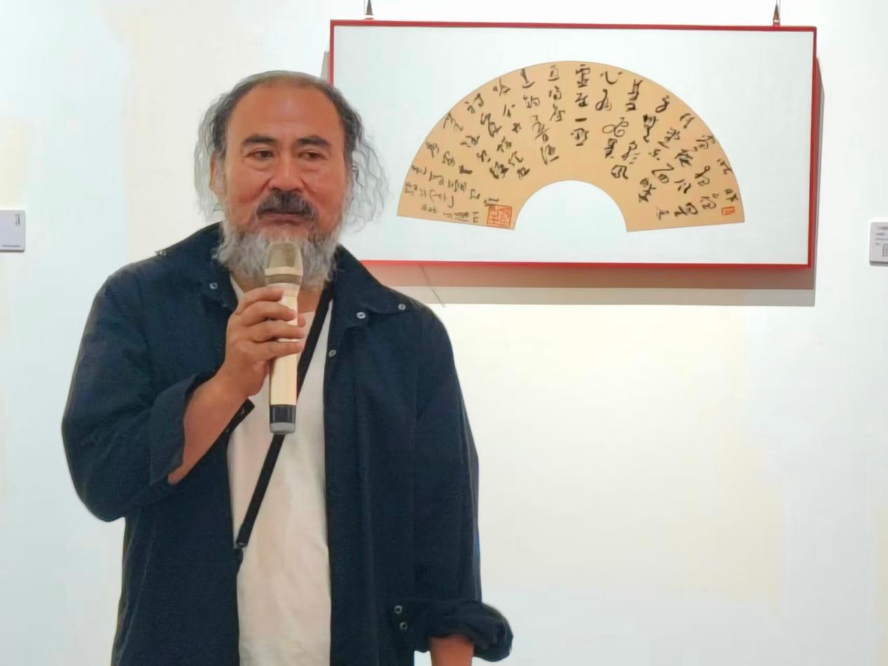 著名诗人、策展人、收藏家、常熟虞山当代美术馆馆长、北京虞空间主理人张维致辞