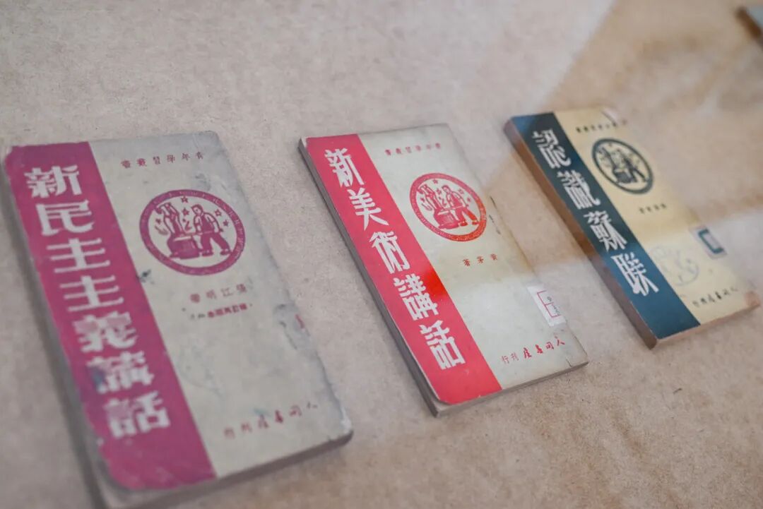 “换了人间:符罗飞的现实主义绘画与中国战时艺术”展览现场
