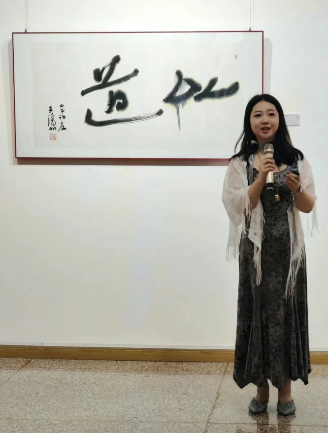著名艺术家、广州美术学院副教授杜沁芬致辞