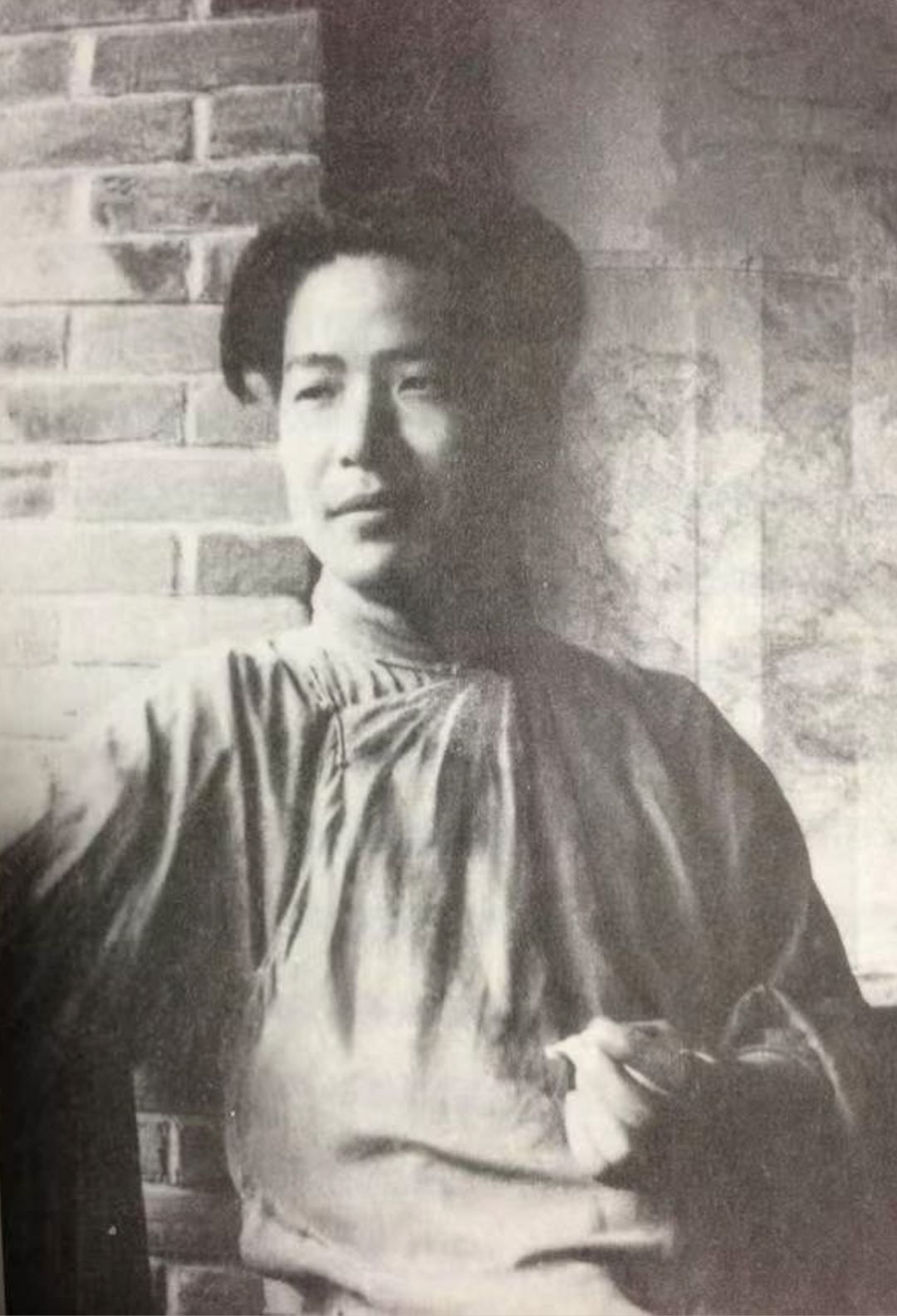 ▲庞薰琹在成都,苏立文摄于1943年