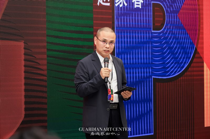 观澜版画原创产业基地副主任,观澜版画美术馆副馆长,中国版画博物馆副馆长赵家春