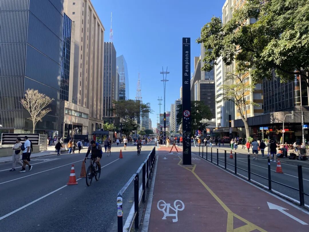 周日圣保罗的Paulista大道