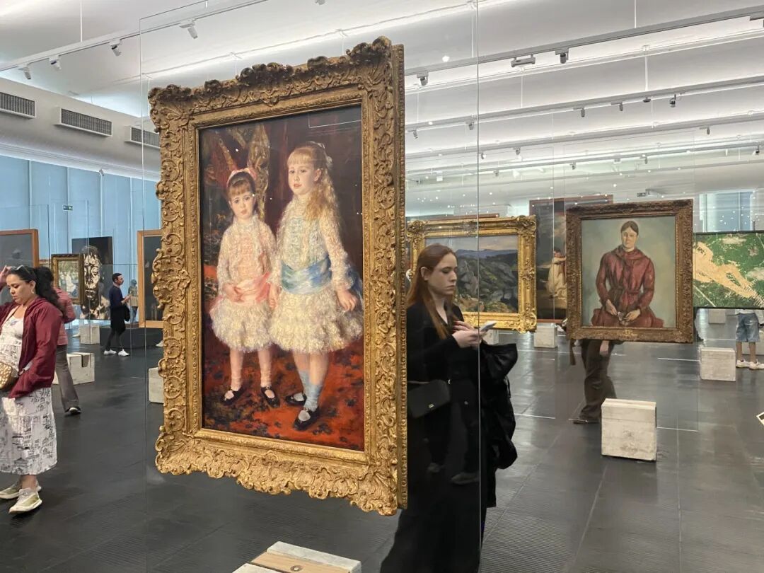 圣保罗艺术博物馆(MASP)的悬浮展架与藏品