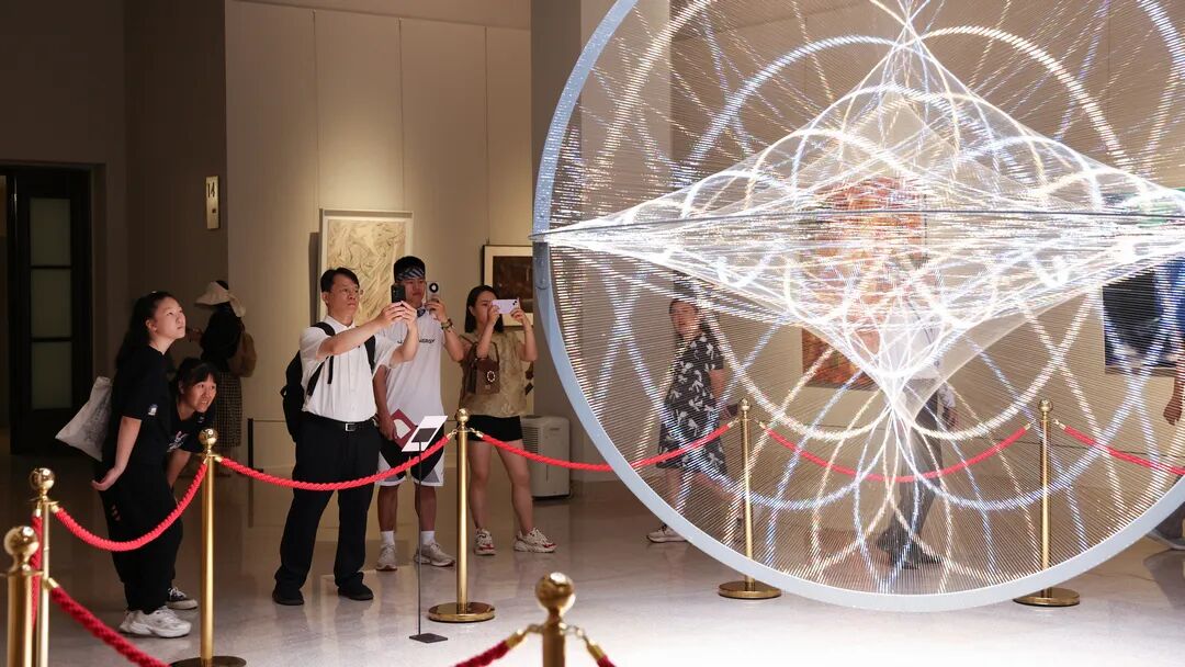 “全国中青年创新艺术展”现场图