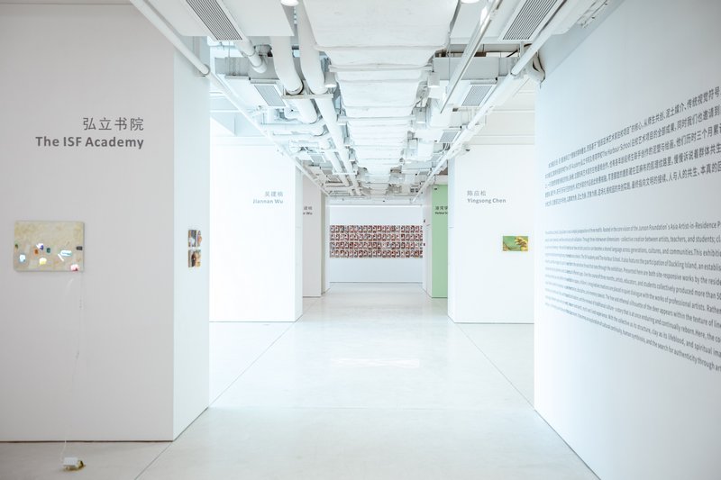 由左至右:弘立书院(8~02年级学生作品展),吴建楠,港湾学校(The Harbour school),陈应松。