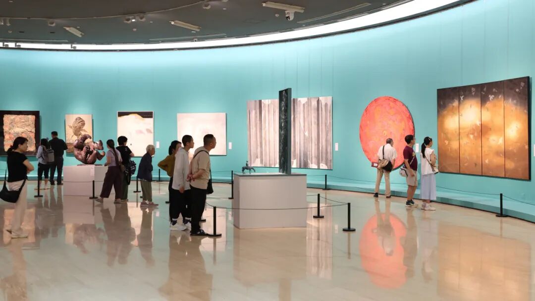 “全国中青年创新艺术展”现场图
