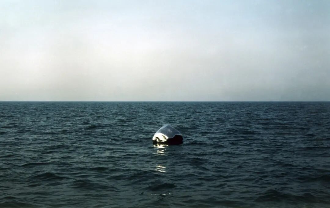 展望,跨越12海里——公海浮石漂流 ,2000