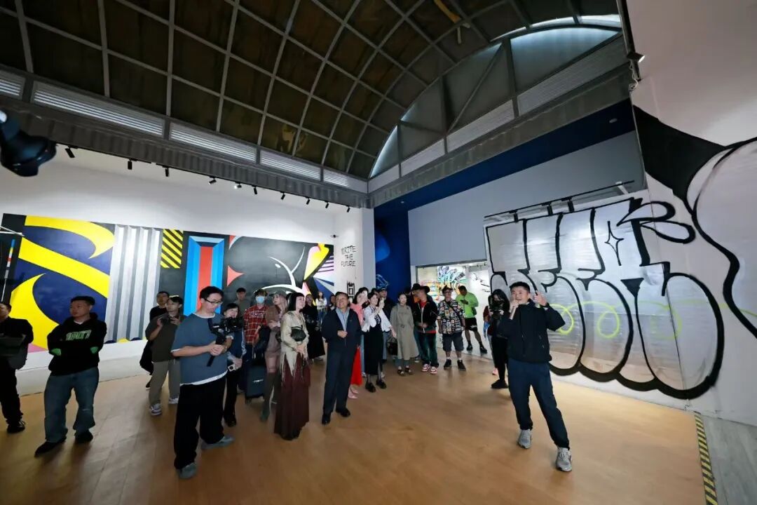 第三届西财天府学院国际涂鸦街画年度展“释放的描绘”现场