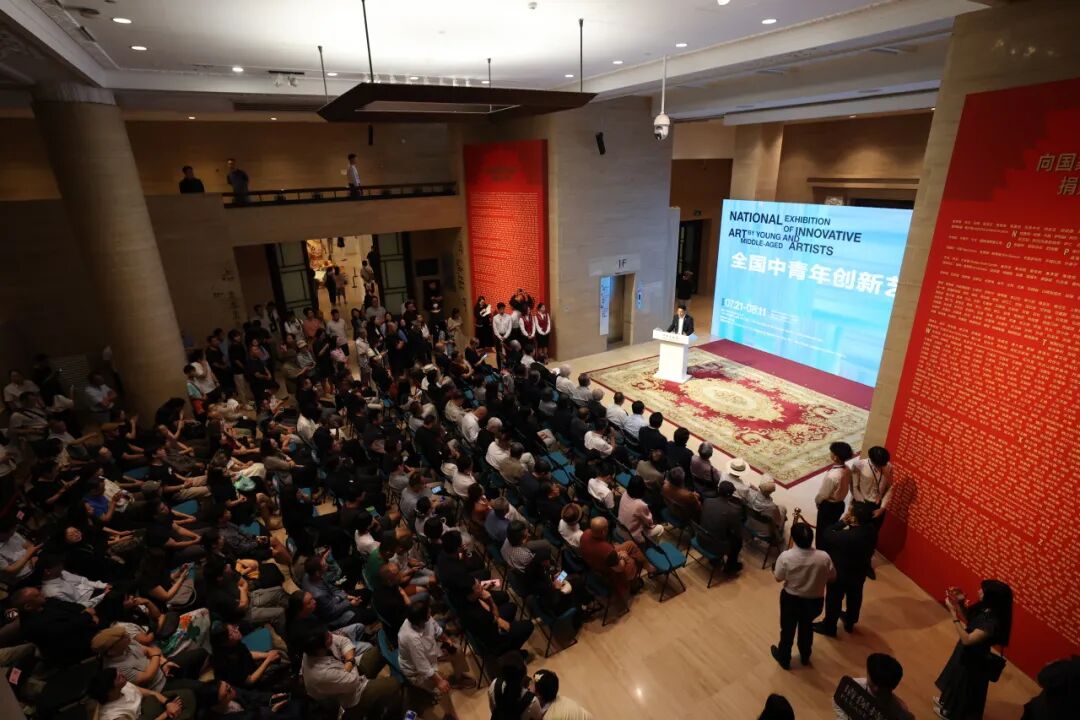 “全国中青年创新艺术展”现场图