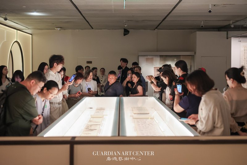 展览策展人 故宫博物院书画部馆员 赵梓汝 现场导览