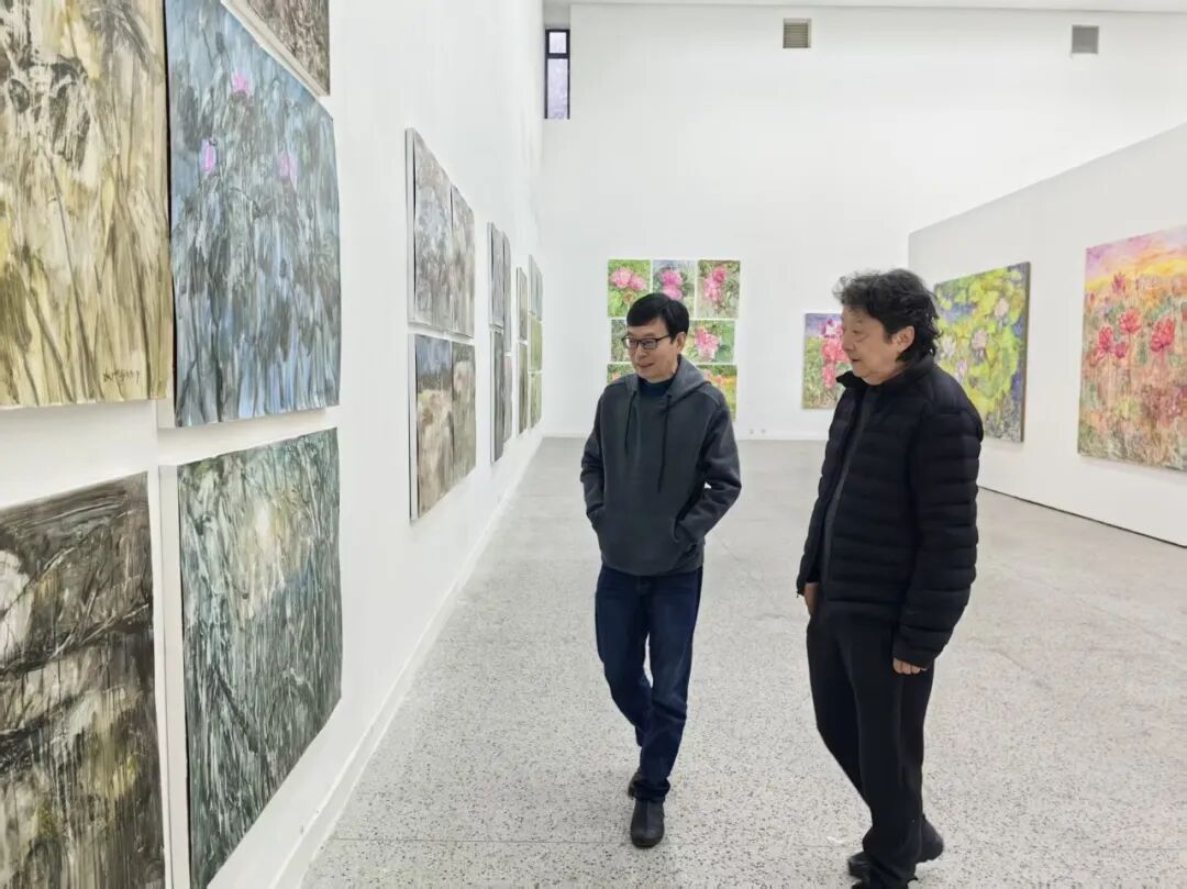 朝花夕拾:章智勇绘画作品展 与何多苓老师交流