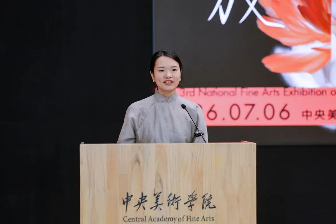 中国画展区参展学生代表、中央美术学院博士研究生彭瑾慧发言