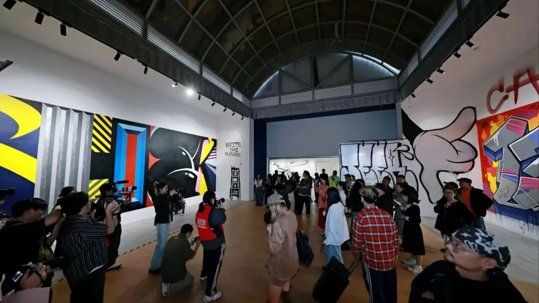 第三届西财天府学院国际涂鸦街画年度展“释放的描绘”现场